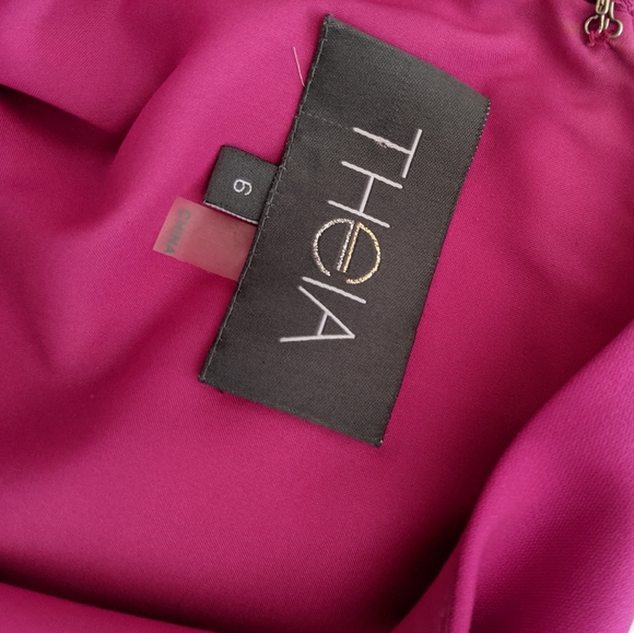 Theia boat-neck 3/4 sleeve gown - Picture 6 of 6